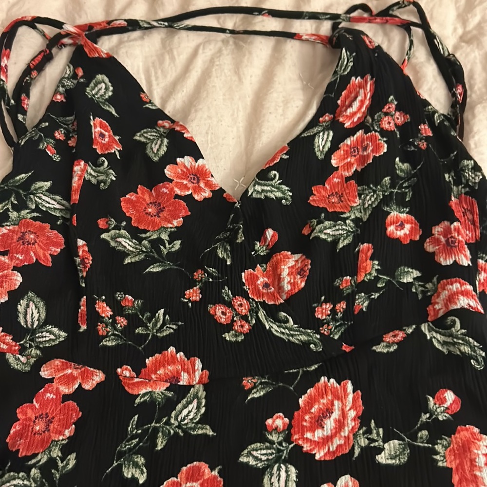 Forever 21 Floral Low Cut Top - Picture 6 of 7